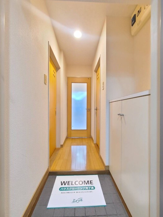 物件内観写真4　(玄関)