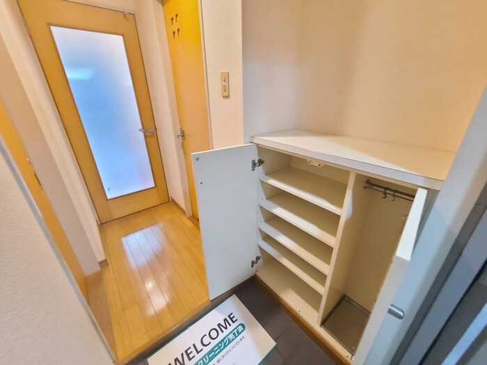 物件内観写真5　(靴箱)