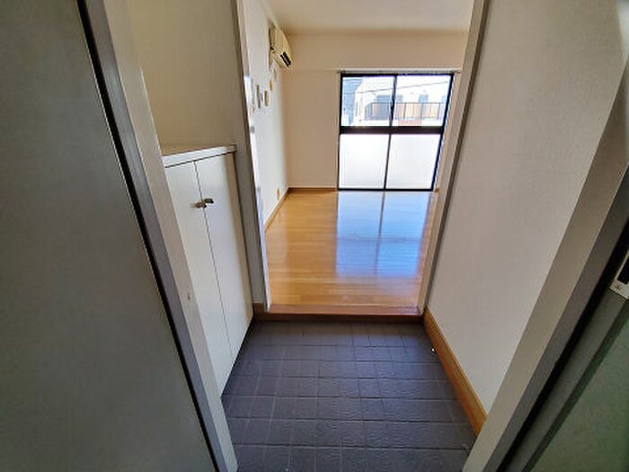 物件内観写真6　(玄関)