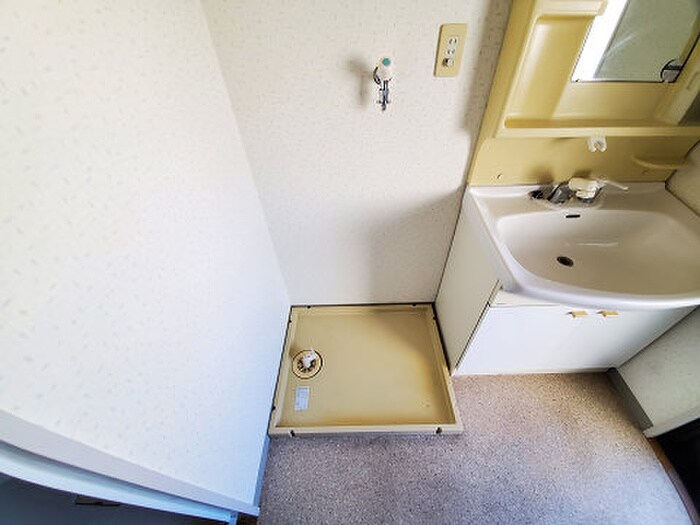 物件内観写真16　(洗濯機置場)