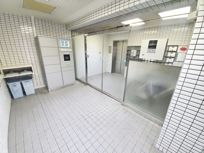 物件外観写真4　(エントランス部分)