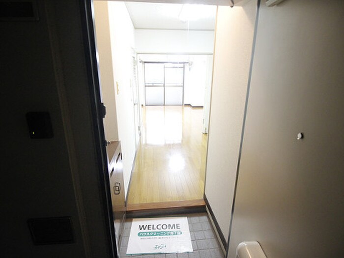 物件内観写真9　(玄関)