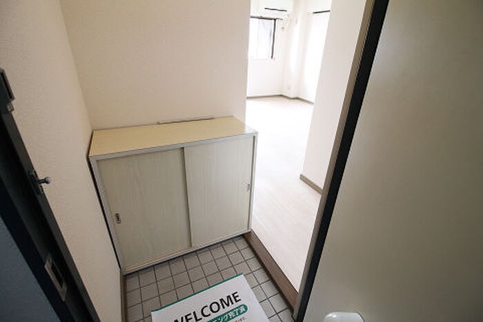 物件内観写真9　(玄関)