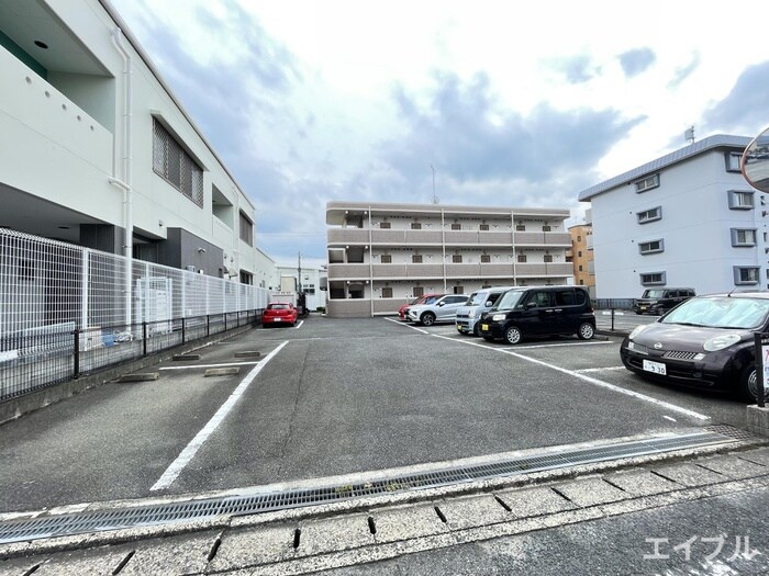物件外観写真4　(駐車場)