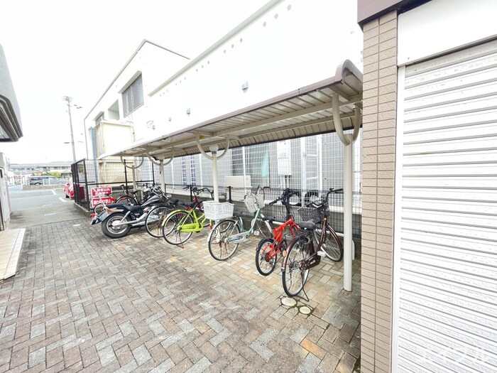 物件外観写真5　(駐輪場)