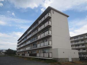 ヴィラナリー中間　6号棟外観写真