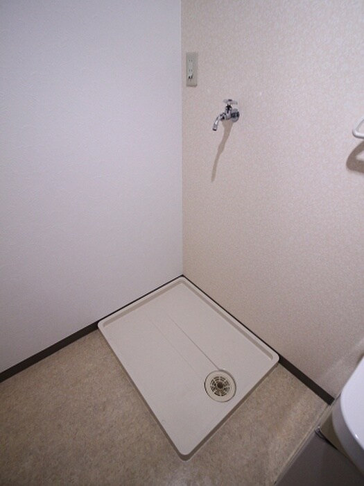 物件内観写真14　(洗濯機置場)