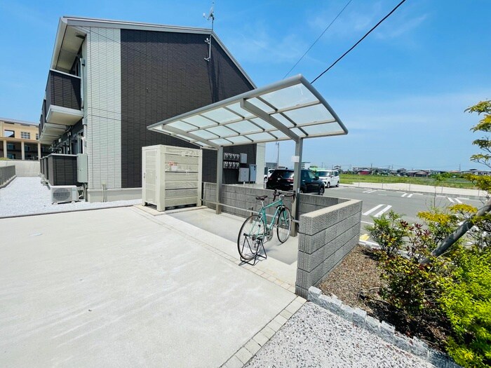 物件外観写真3　(駐輪場)