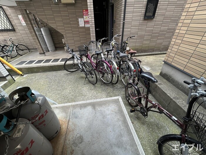 物件外観写真4　(駐輪場)