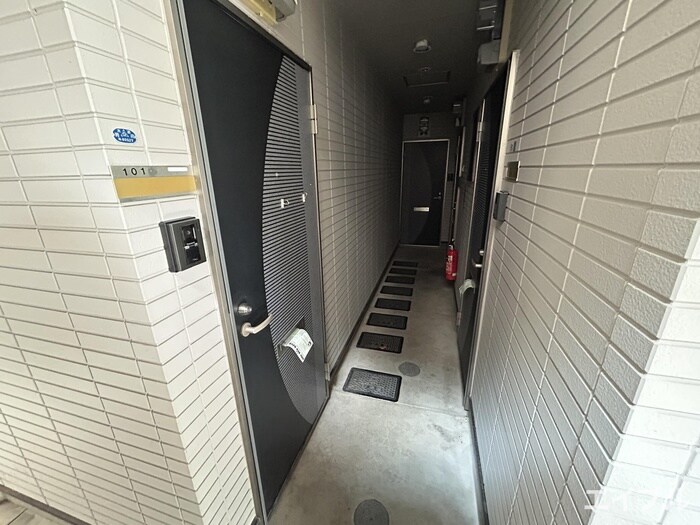 物件外観写真6　(エントランス部分)