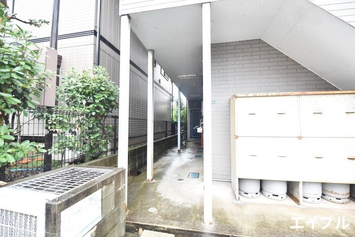 物件外観写真2　(エントランス部分)