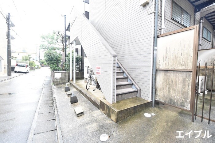 物件外観写真4　(エントランス部分)