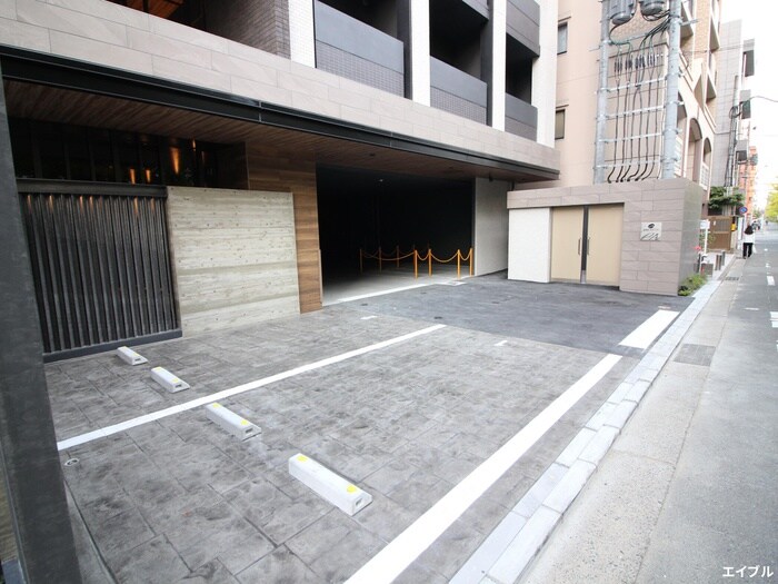 物件外観写真3　(駐車場)