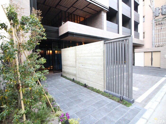 物件外観写真5　(エントランス部分)