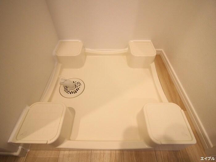 物件内観写真12　(洗濯機置場)