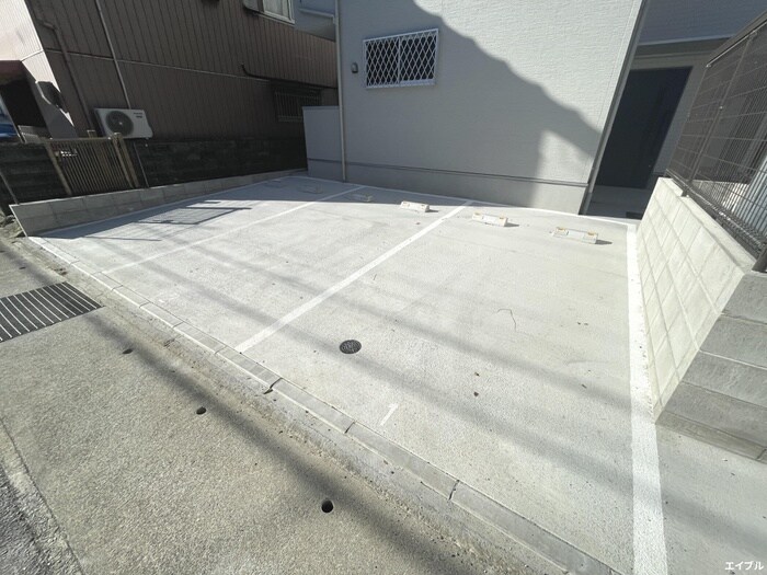 物件外観写真3　(駐車場)