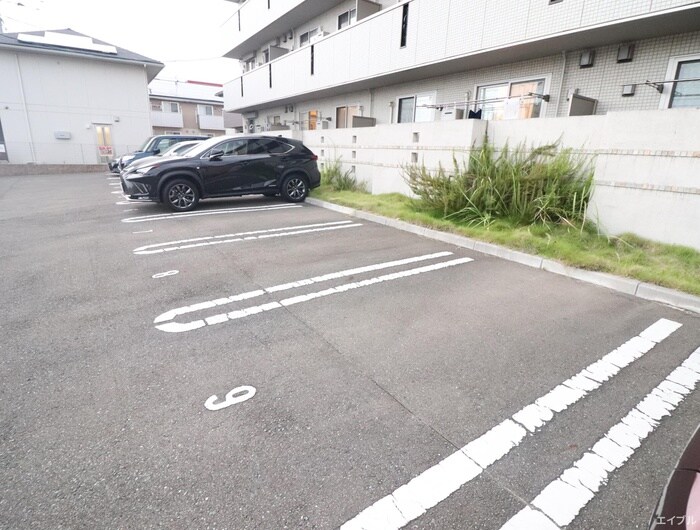 物件外観写真6　(駐車場)