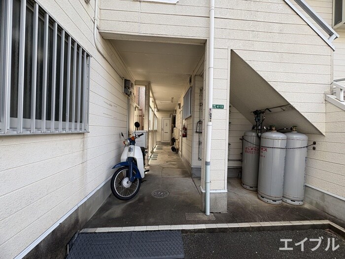 物件外観写真4　(エントランス部分)