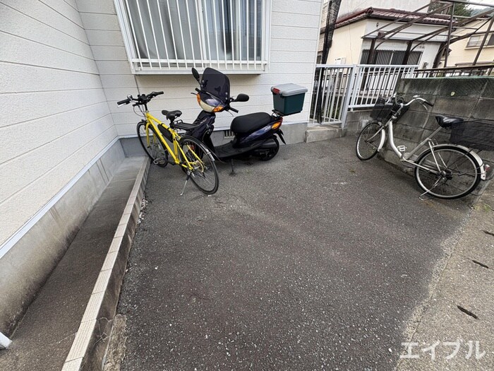 物件外観写真5　(駐輪場)