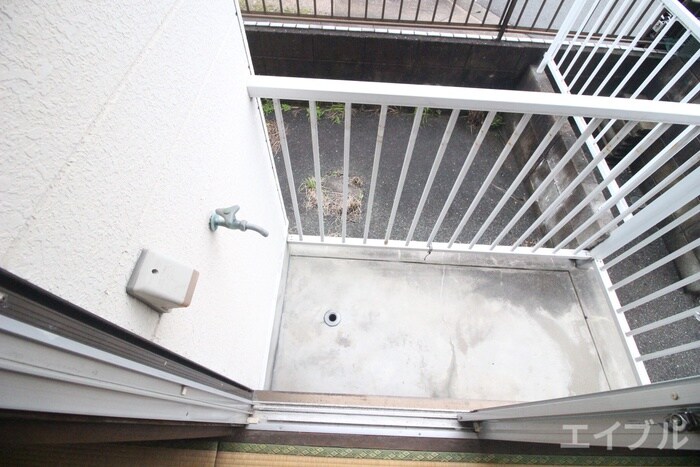 物件内観写真12　(洗濯機置場)