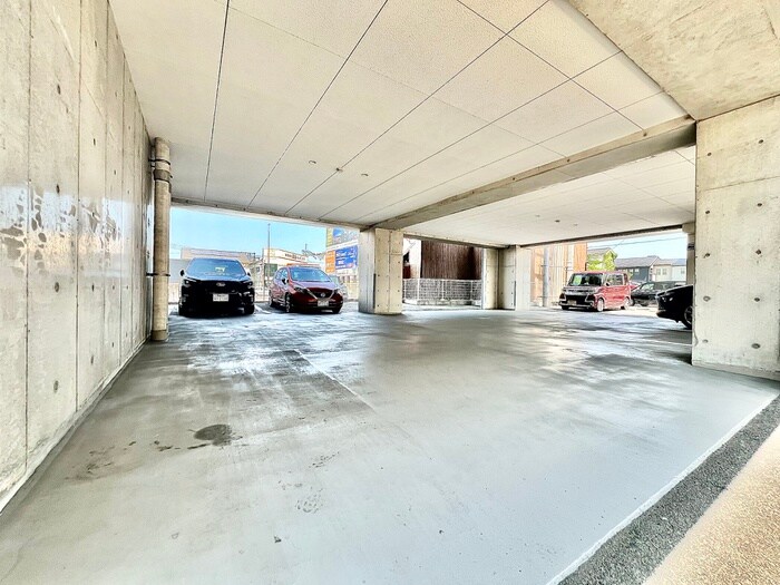 物件外観写真2　(駐車場)