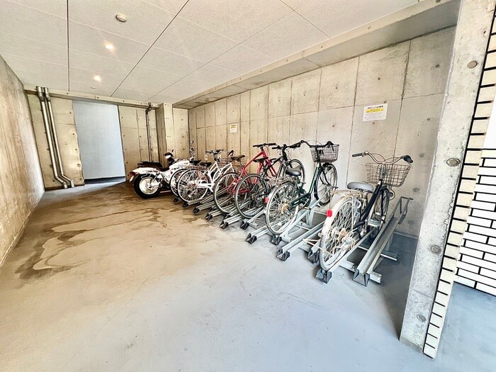 物件外観写真3　(駐輪場)