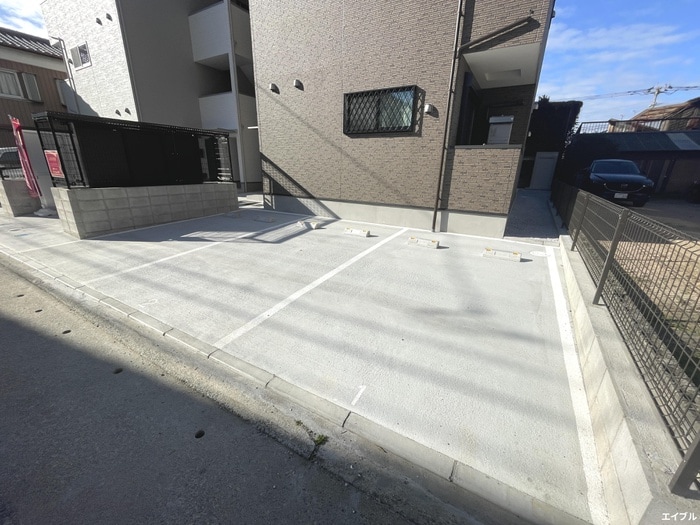 物件外観写真3　(駐車場)