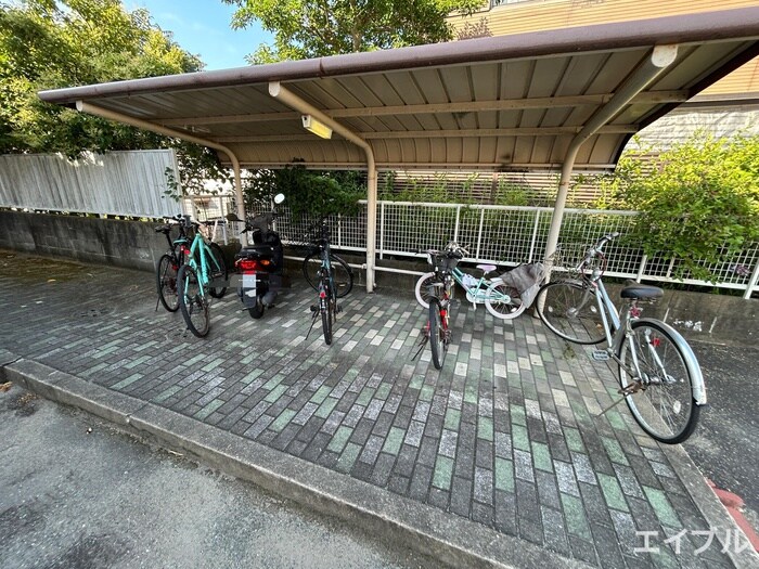 物件外観写真4　(駐輪場)
