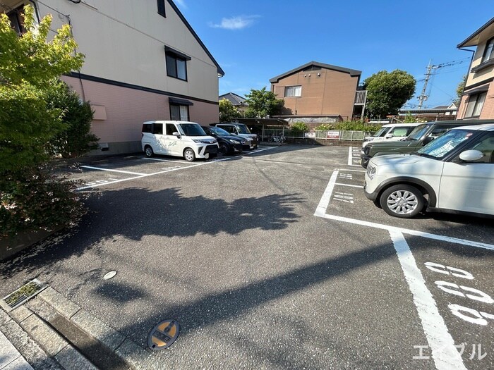 物件外観写真5　(駐車場)