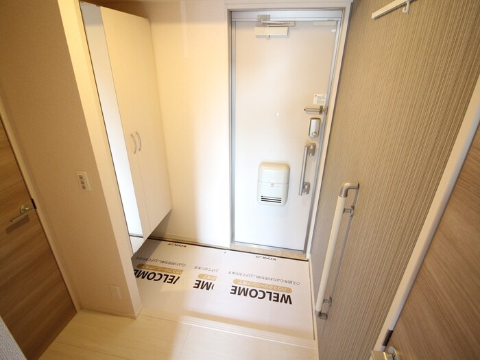 物件内観写真7　(玄関)