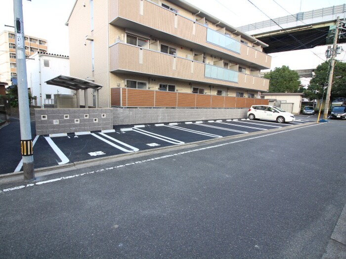 物件外観写真4　(駐車場)