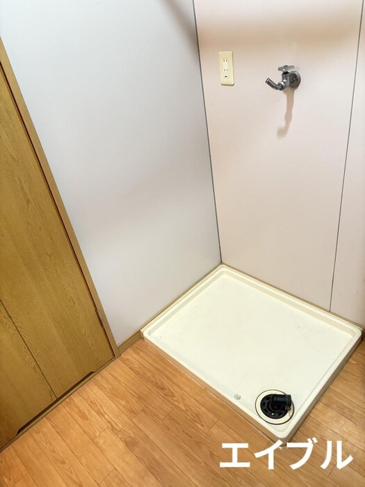 物件内観写真17　(洗濯機置場)