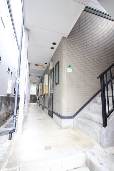 物件外観写真3　(エントランス部分)