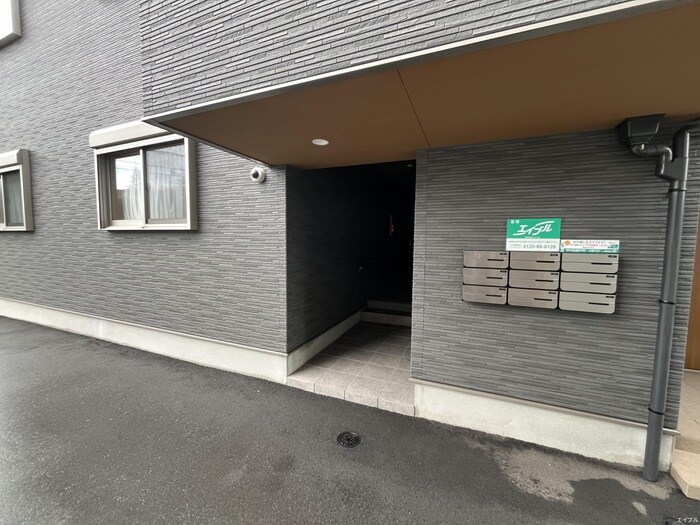 物件外観写真6　(エントランス部分)