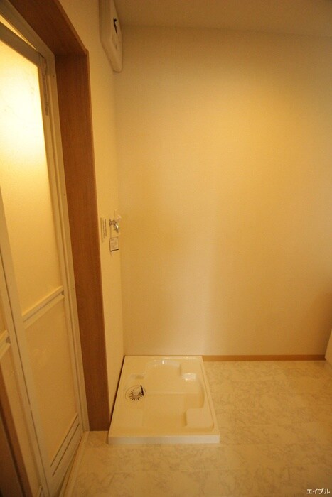 物件内観写真11　(洗濯機置場)