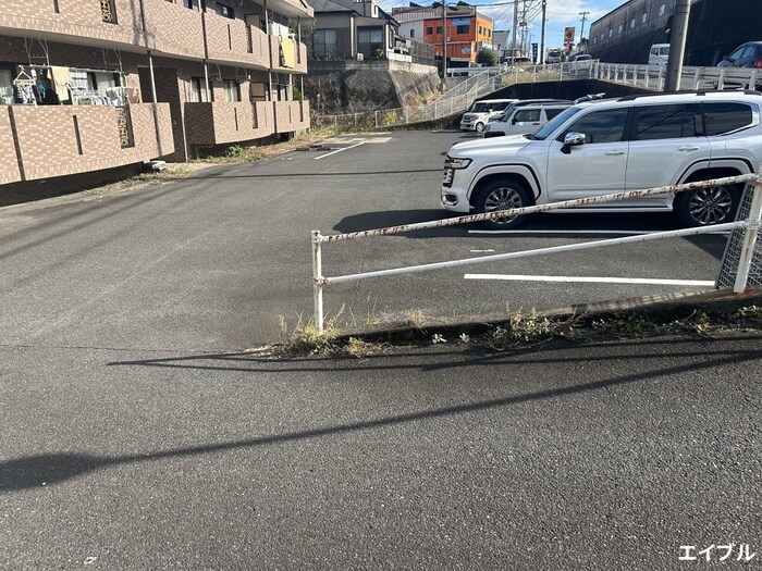 物件外観写真2　(駐車場)