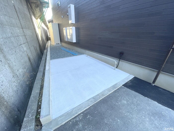 物件外観写真4　(駐輪場)