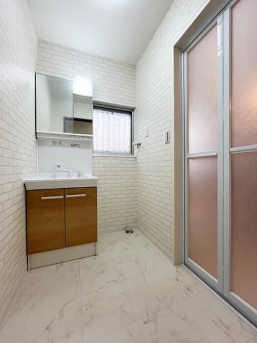 物件内観写真11　(洗濯機置場)