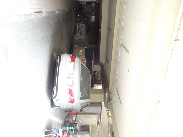 物件外観写真2　(駐車場)