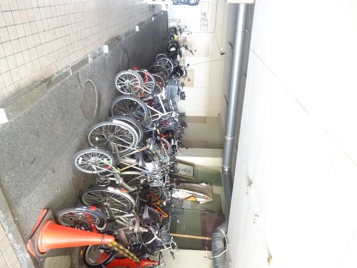 物件外観写真3　(駐輪場)