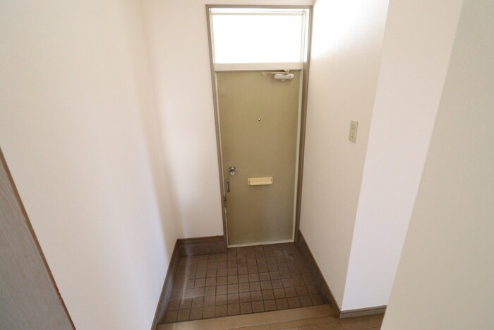 物件内観写真10　(玄関)