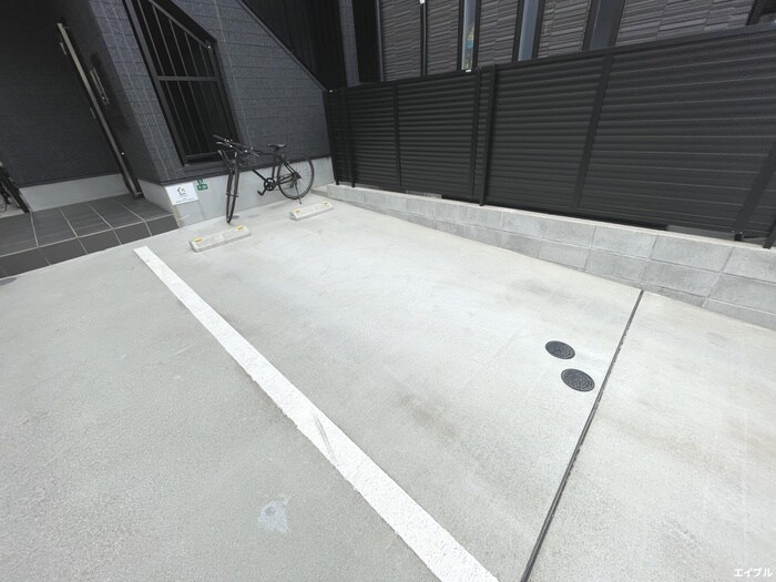 物件外観写真3　(駐車場)