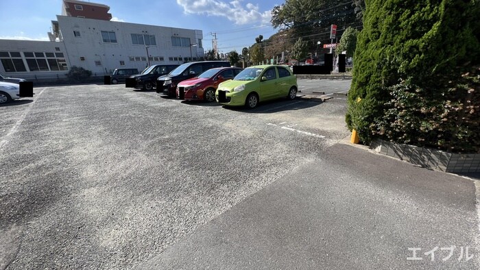 物件外観写真2　(駐車場)