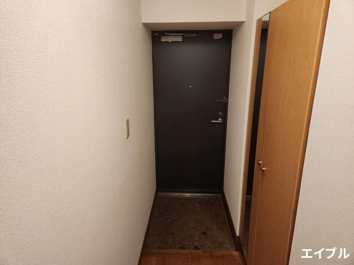 物件内観写真13　(玄関)