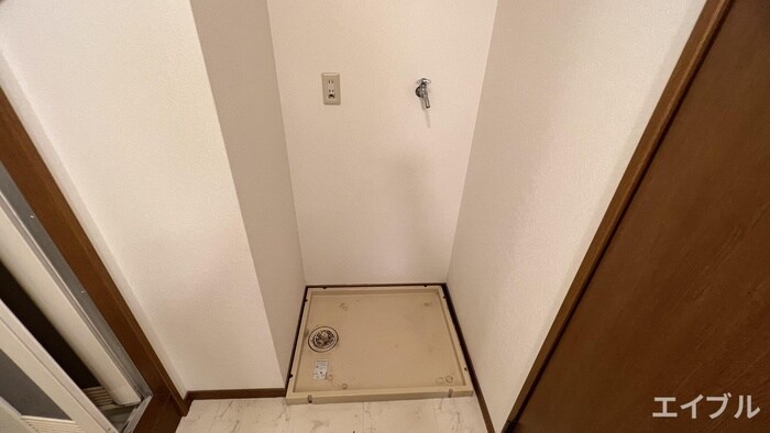 物件内観写真18　(洗濯機置場)