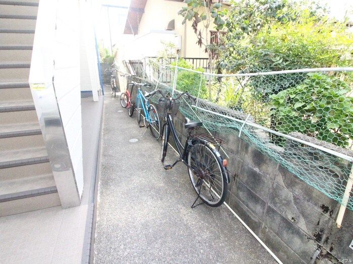 物件外観写真4　(駐輪場)