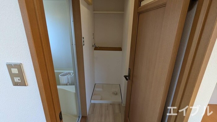 物件内観写真11　(洗濯機置場)