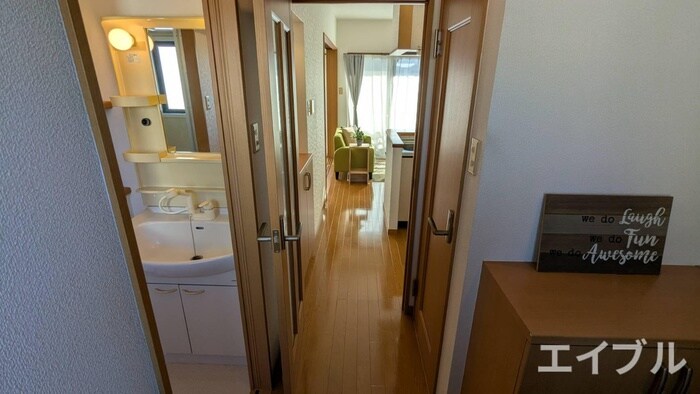 物件内観写真22　(廊下)