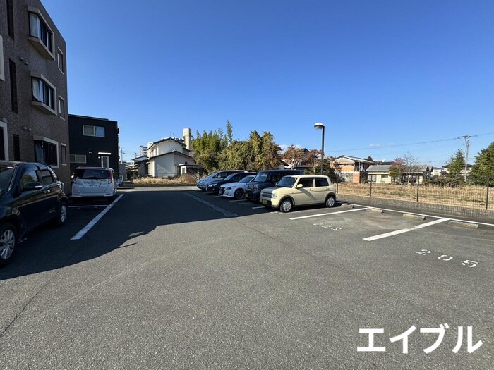 物件外観写真2　(駐車場)