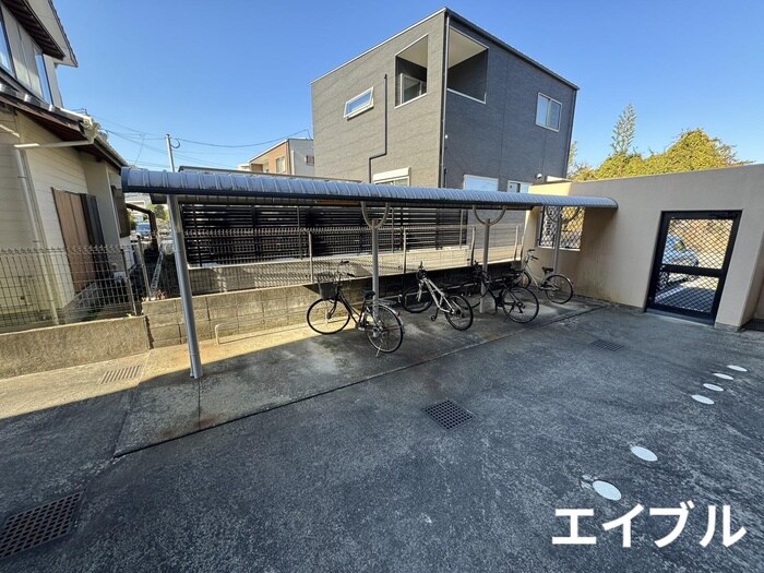 物件外観写真3　(駐輪場)